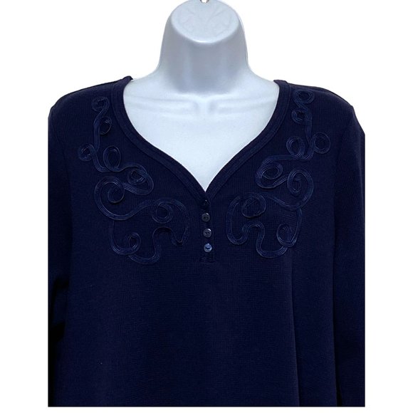 Women's Plus Size 1X Long Sleeve Top Detailed V-Neckline Design - Picture 2 of 4